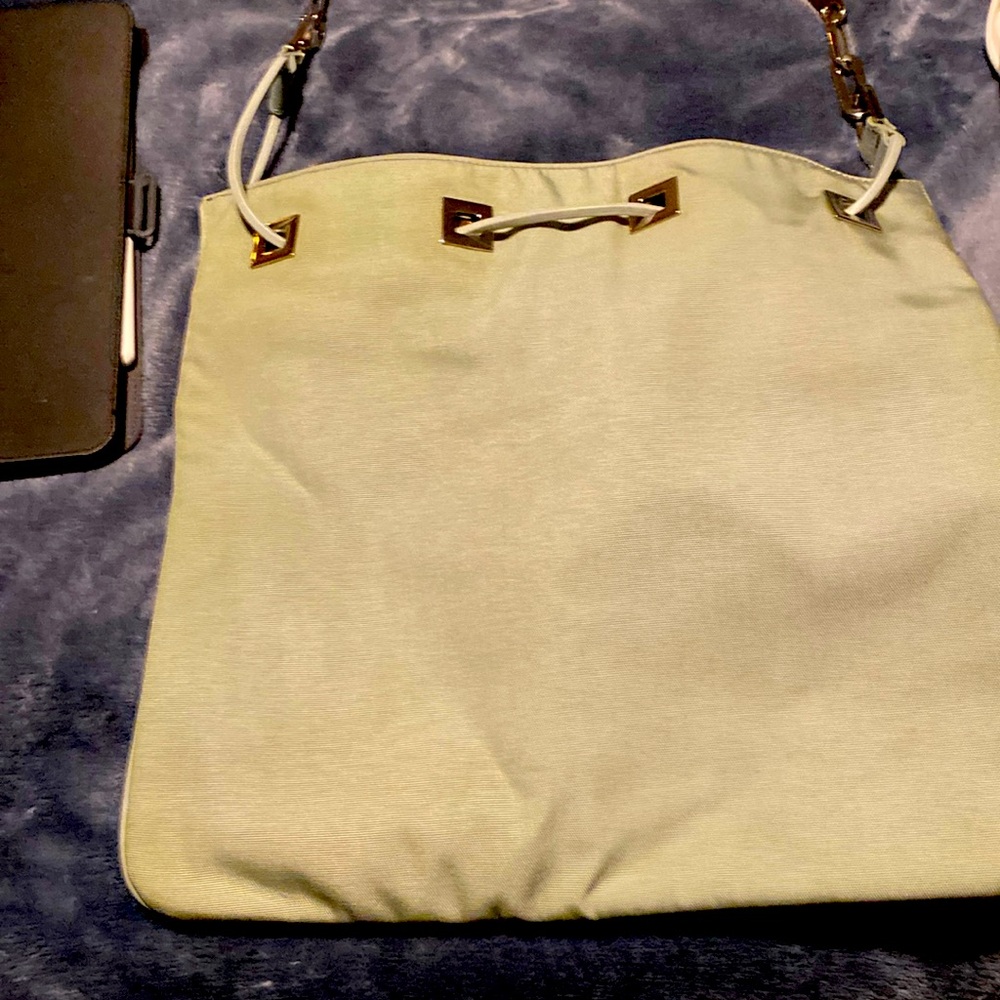 EUC gucci canvas bag beautiful inside and out looks new